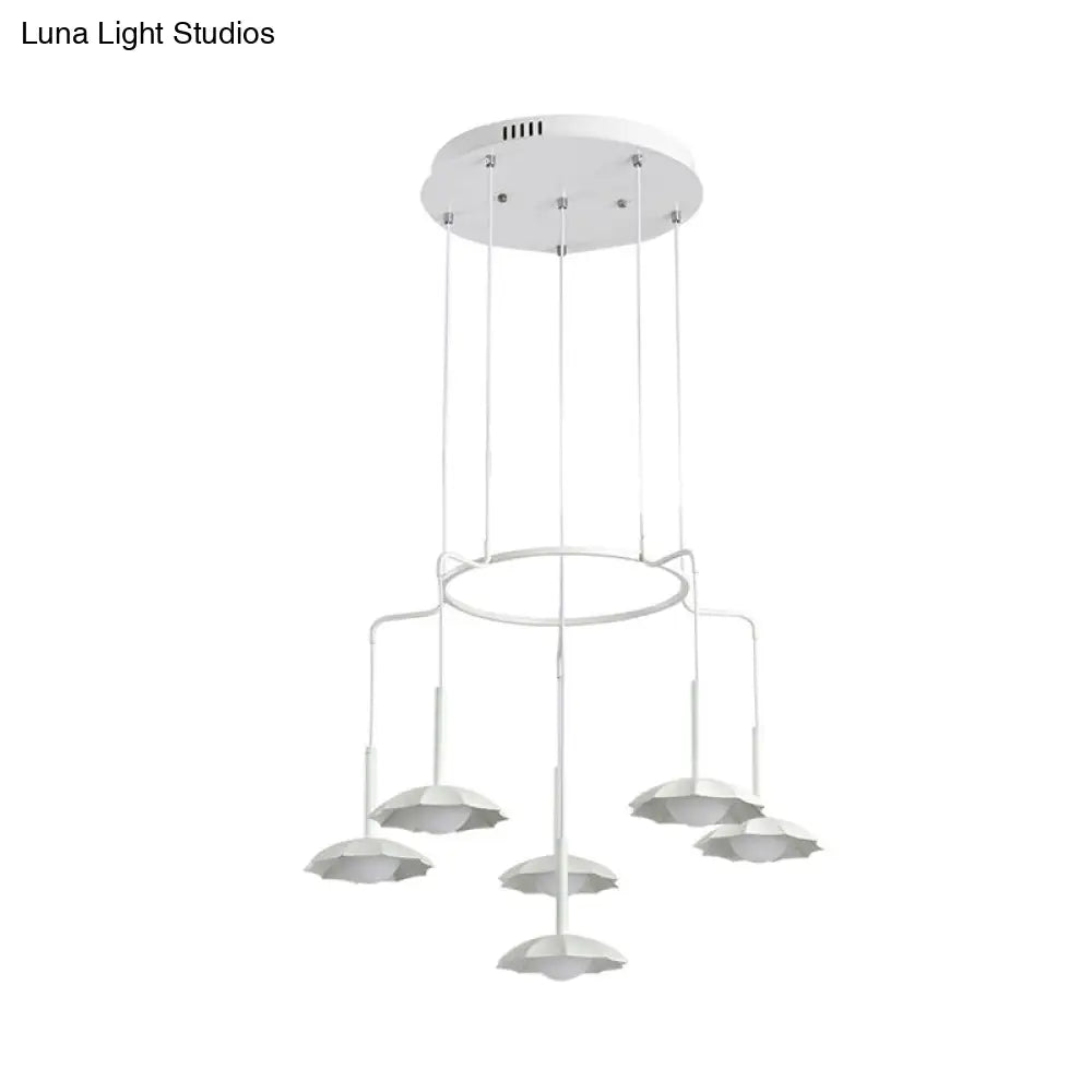 Lámpara de araña modernista de 6 luces: Lámpara de techo colgante blanca con pantalla floral acrílica