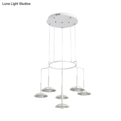 Lámpara de araña modernista de 6 luces: Lámpara de techo colgante blanca con pantalla floral acrílica