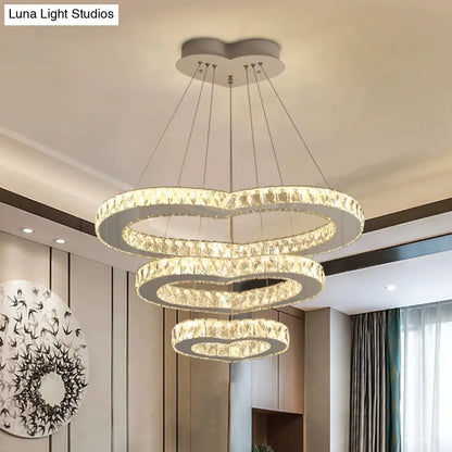 Lámpara de araña modernista con forma de corazón de cristal - Lámpara colgante LED cromada de 3 niveles