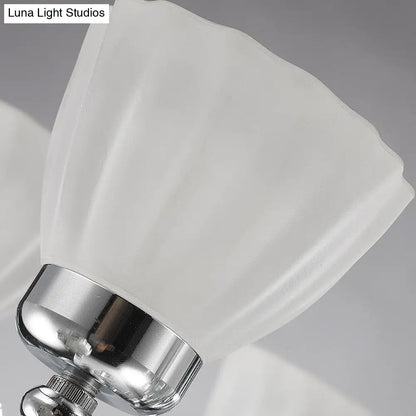 Lámpara de araña cónica modernista de 6 luces con cristal esmerilado y colgante de bola de cristal en cromo pulido