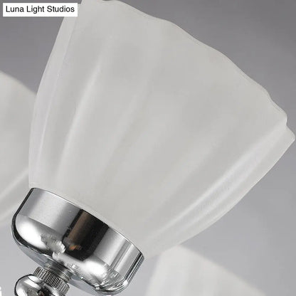 Lámpara de araña cónica modernista de 6 luces con cristal esmerilado y colgante de bola de cristal en cromo pulido