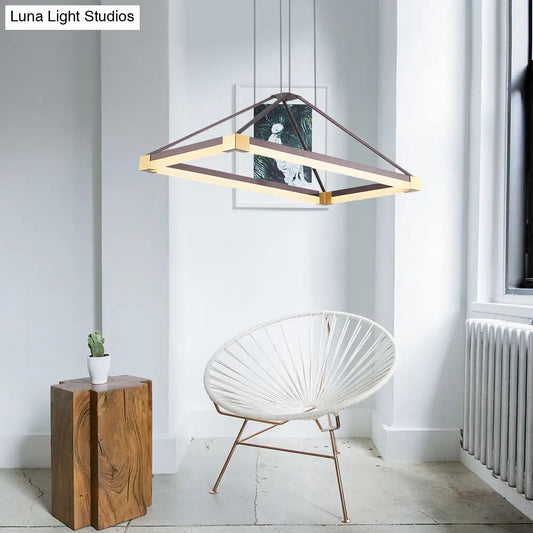 Lámpara de techo colgante piramidal LED modernista - Blanco/Café, 23,5"/31,5"/39" de ancho, de metal, con luz cálida