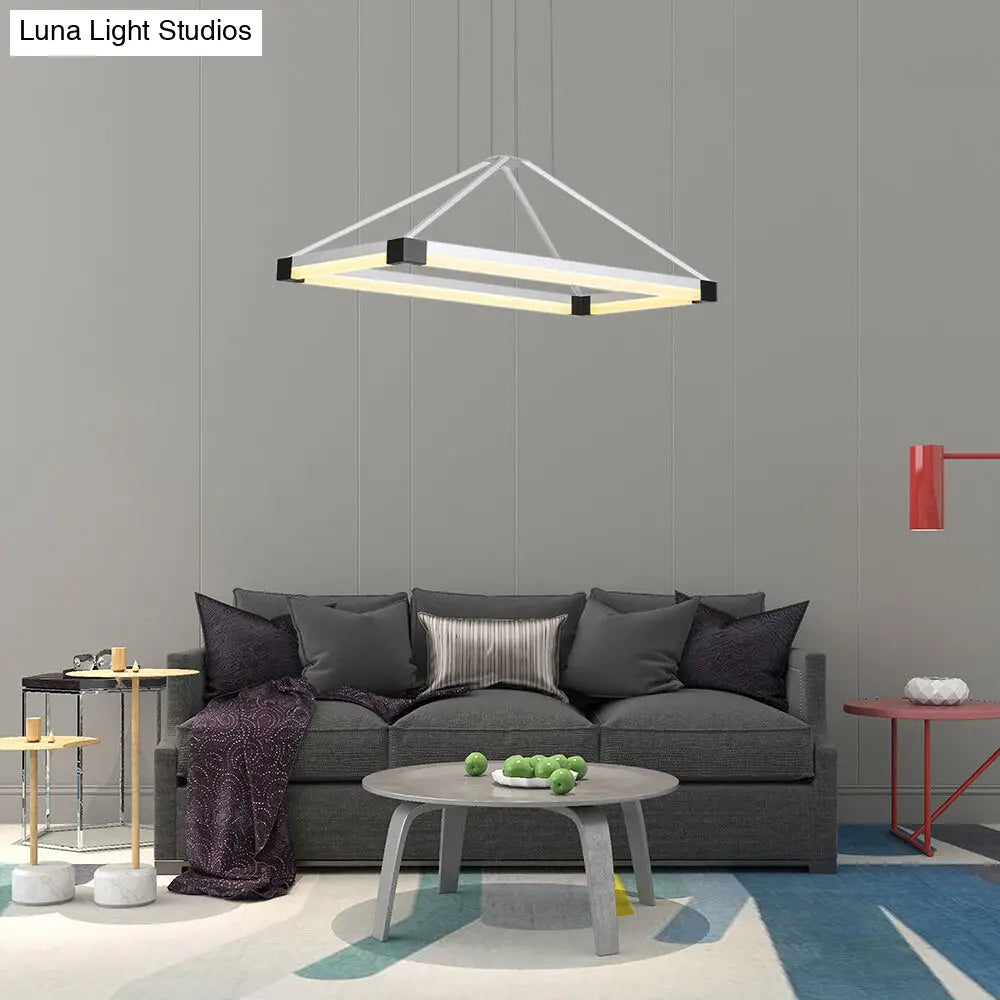 ثريا LED هرمية عصرية - أبيض/بني فاتح، عرض 23.5 بوصة/31.5 بوصة/39 بوصة، مصباح سقف معدني مع إضاءة دافئة