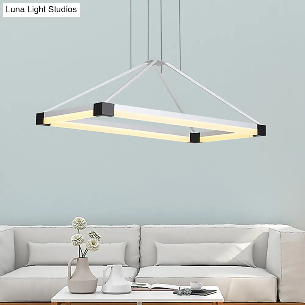 ثريا LED هرمية عصرية - أبيض/بني فاتح، عرض 23.5 بوصة/31.5 بوصة/39 بوصة، مصباح سقف معدني مع إضاءة دافئة