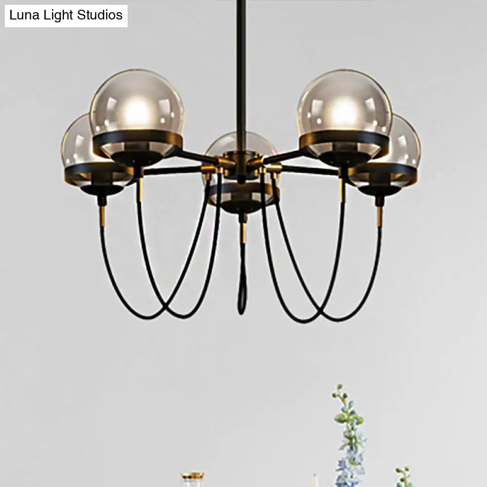 Lámpara de techo colgante modernista de múltiples luces: Cristal transparente global, negro/dorado, pantalla interior esférica de cristal ahumado