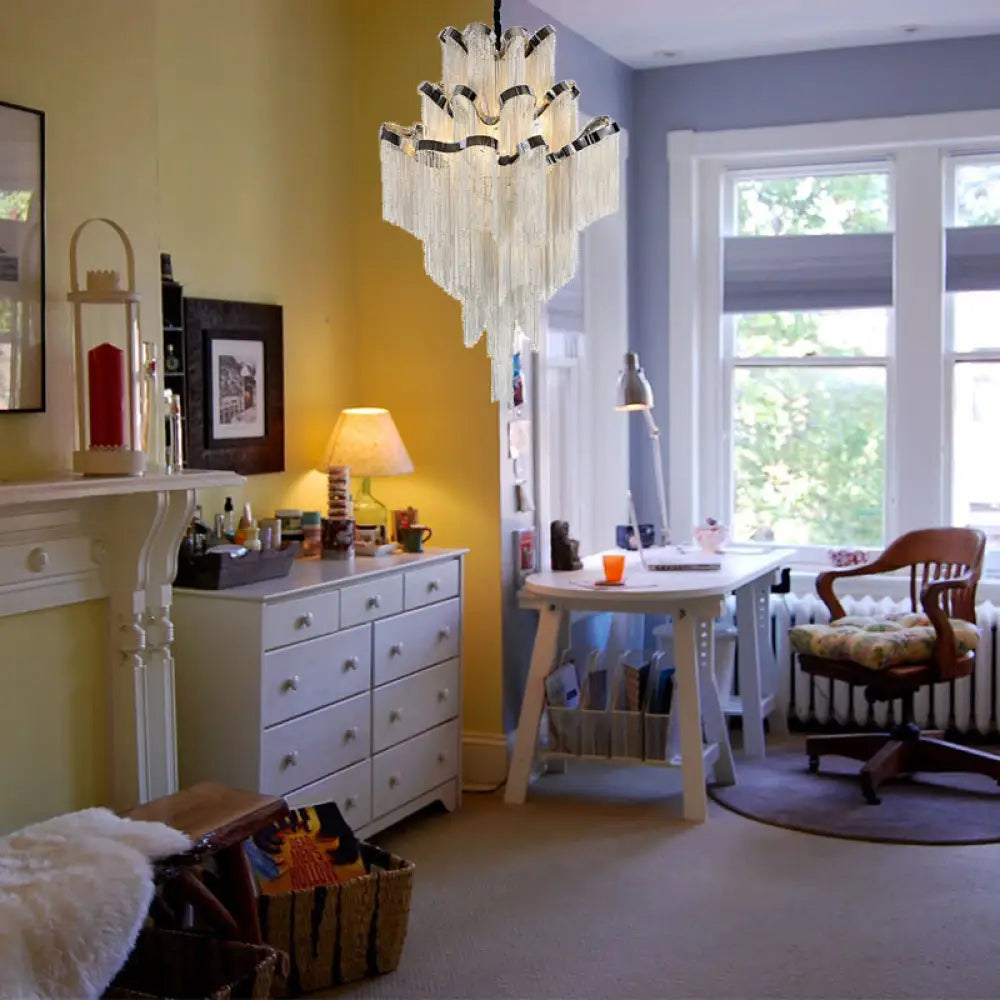 Lámpara de techo de estilo nórdico modernista con cadena metálica y 8 luces, color plata.