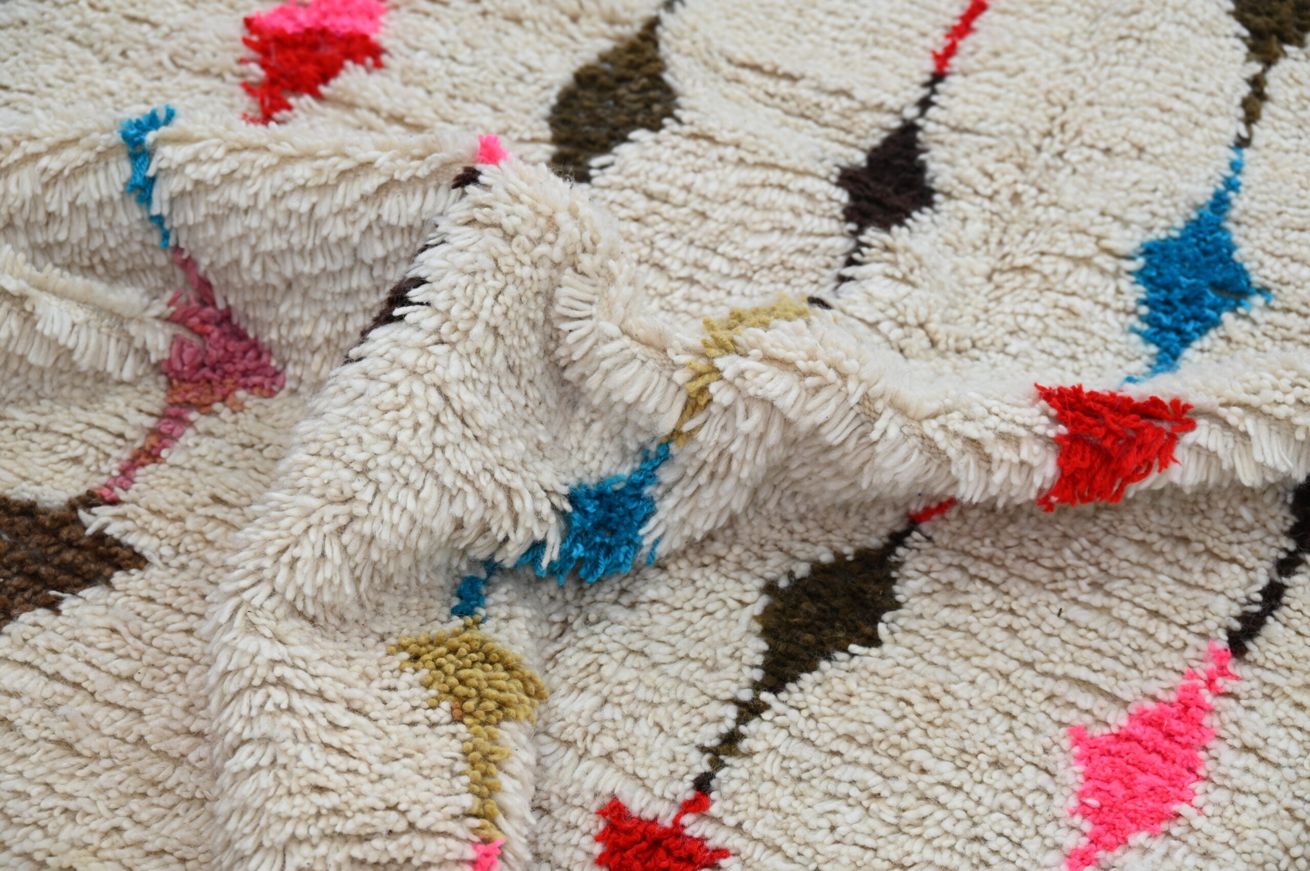 Moroccan Handmade Traditional Azilal Rug 255 X 155 Cm