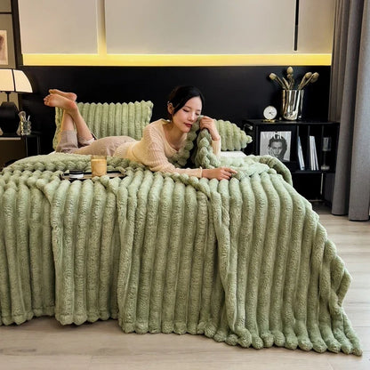 A plush light green chunky knit blanket with ribbed texture made from bamboo fiber ideal for autumn warmth and sofa throws