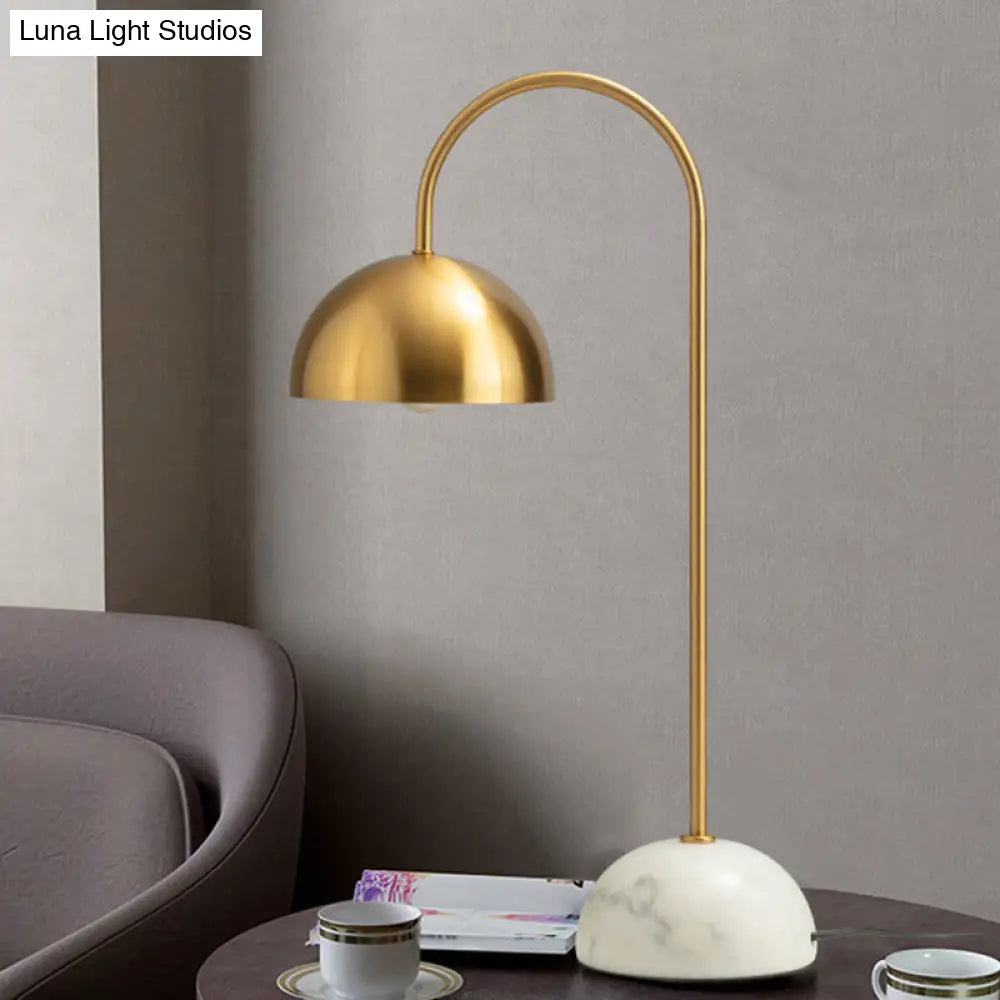 Nolwenn - Elegant Metallic Dome Nightstand Lamp: Minimalist Brass Night Lighting