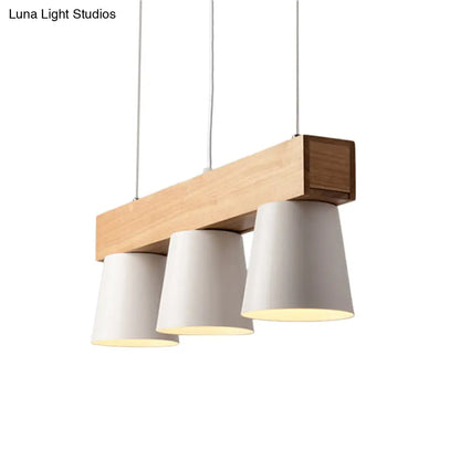 Lámpara colgante DecorBites™ Nordic Metal de 3 cabezas con forma de tronco de cono - Lámpara de isla blanca con viga de madera