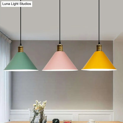 Nordic Modern Metal Tapered Hanging Light - Stylish 1-Light Restaurant Ceiling Pendant Lamp