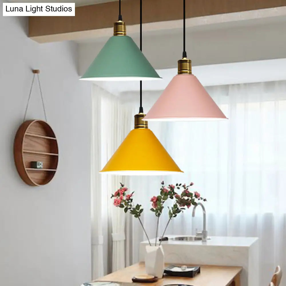 Nordic Modern Metal Tapered Hanging Light - Stylish 1-Light Restaurant Ceiling Pendant Lamp