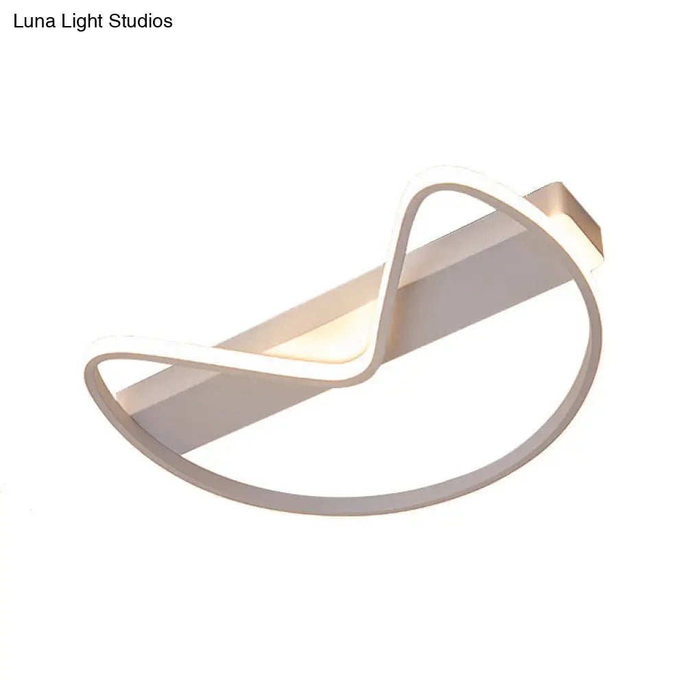 Lámpara de techo empotrada DecorBites™ de estilo nórdico para vestíbulo o cocina con diseño metálico en forma de arco.