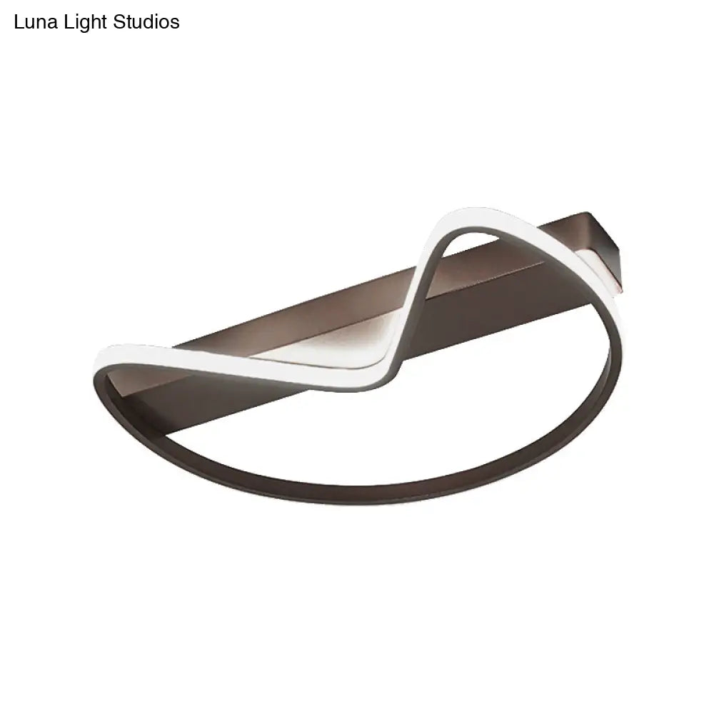 Lámpara de techo empotrada DecorBites™ de estilo nórdico para vestíbulo o cocina con diseño metálico en forma de arco.