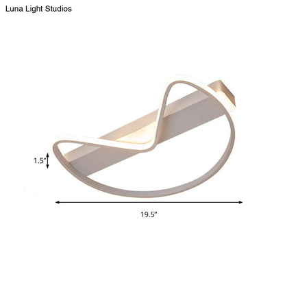 Lámpara de techo empotrada DecorBites™ de estilo nórdico para vestíbulo o cocina con diseño metálico en forma de arco.