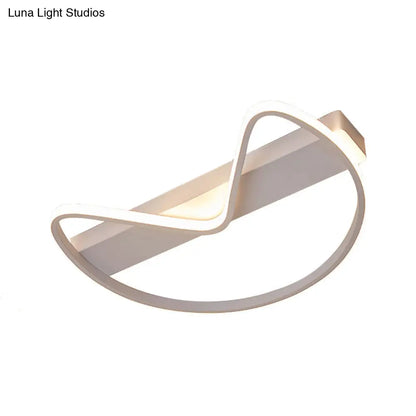 Lámpara de techo empotrada DecorBites™ de estilo nórdico para vestíbulo o cocina con diseño metálico en forma de arco.