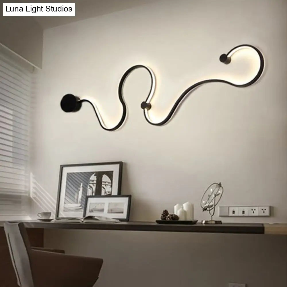 Lámpara de pared LED DecorBites™ de estilo nórdico - Diseño metálico de serpiente en elegante acabado negro - Ideal para espacios de vida contemporáneos