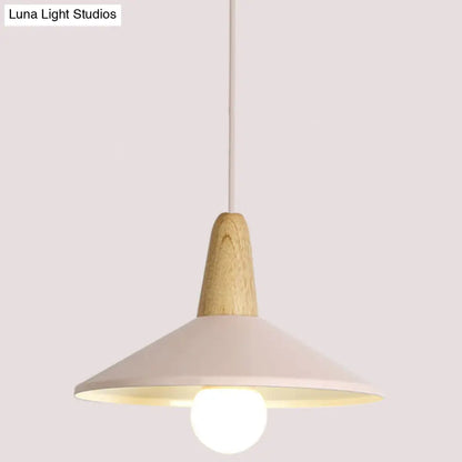 Nordic Style Metal Hanging Pendant Lamp with Wooden Top - Ideal for Restaurants