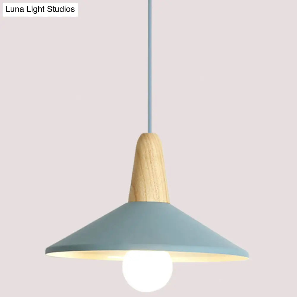 Nordic Style Metal Hanging Pendant Lamp with Wooden Top - Ideal for Restaurants