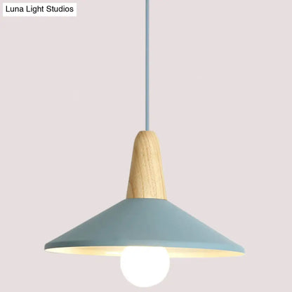 Nordic Style Metal Hanging Pendant Lamp with Wooden Top - Ideal for Restaurants