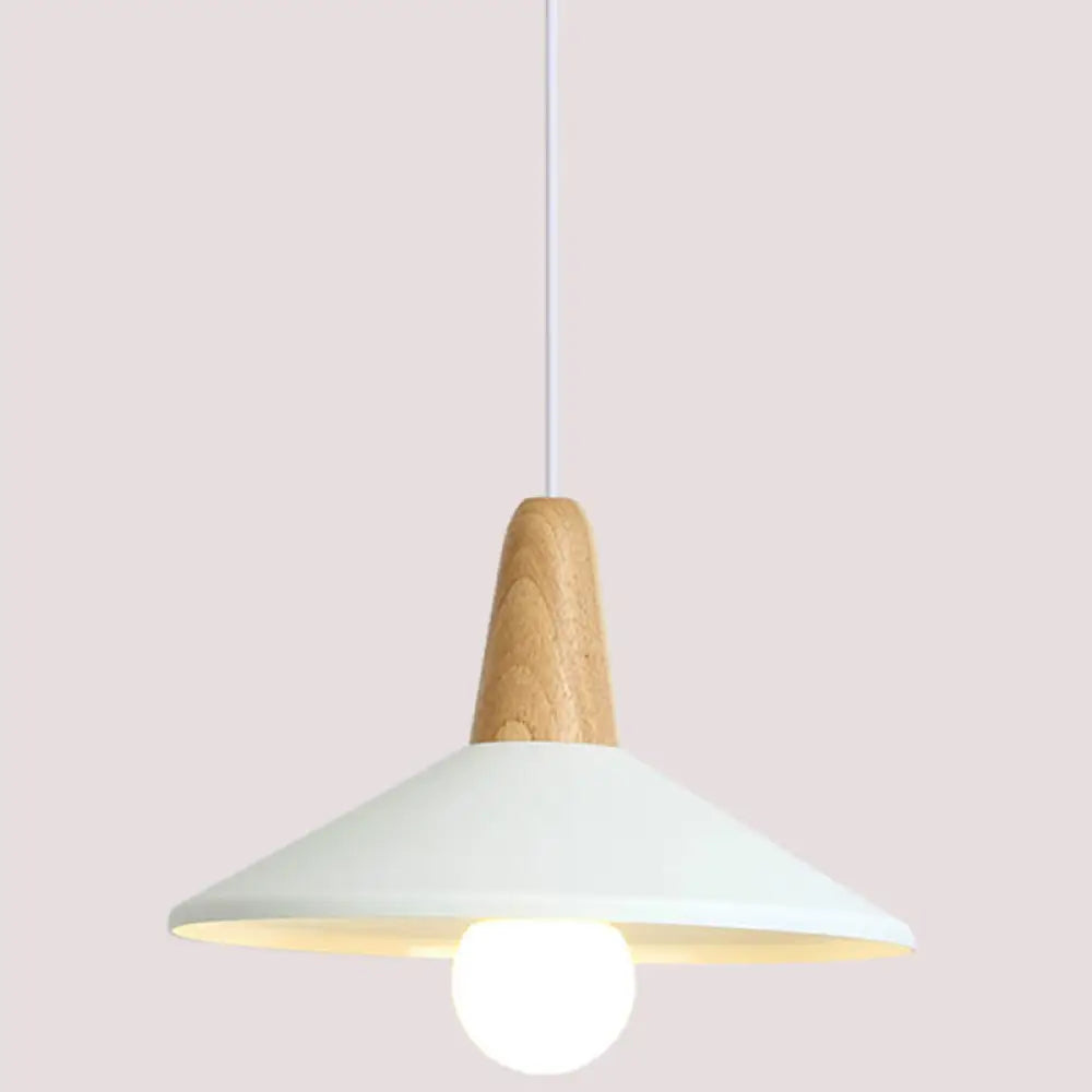 Nordic Style Metal Hanging Pendant Lamp with Wooden Top - Ideal for Restaurants