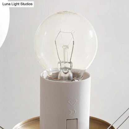 ثريا ديكوربايتس™ الزجاجية من الأوبال مع رؤوس كروية نحاسية 12/16 - مصباح سقف حديث معلق