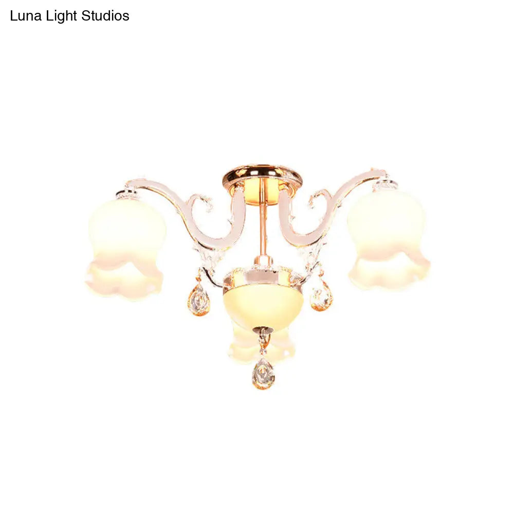 Lámpara de techo semiempotrada DecorBites™ de cristal opalino con colgante de cristal - Diseño tradicional festoneado en dorado