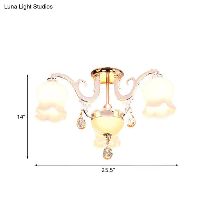 Lámpara de techo semiempotrada DecorBites™ de cristal opalino con colgante de cristal - Diseño tradicional festoneado en dorado