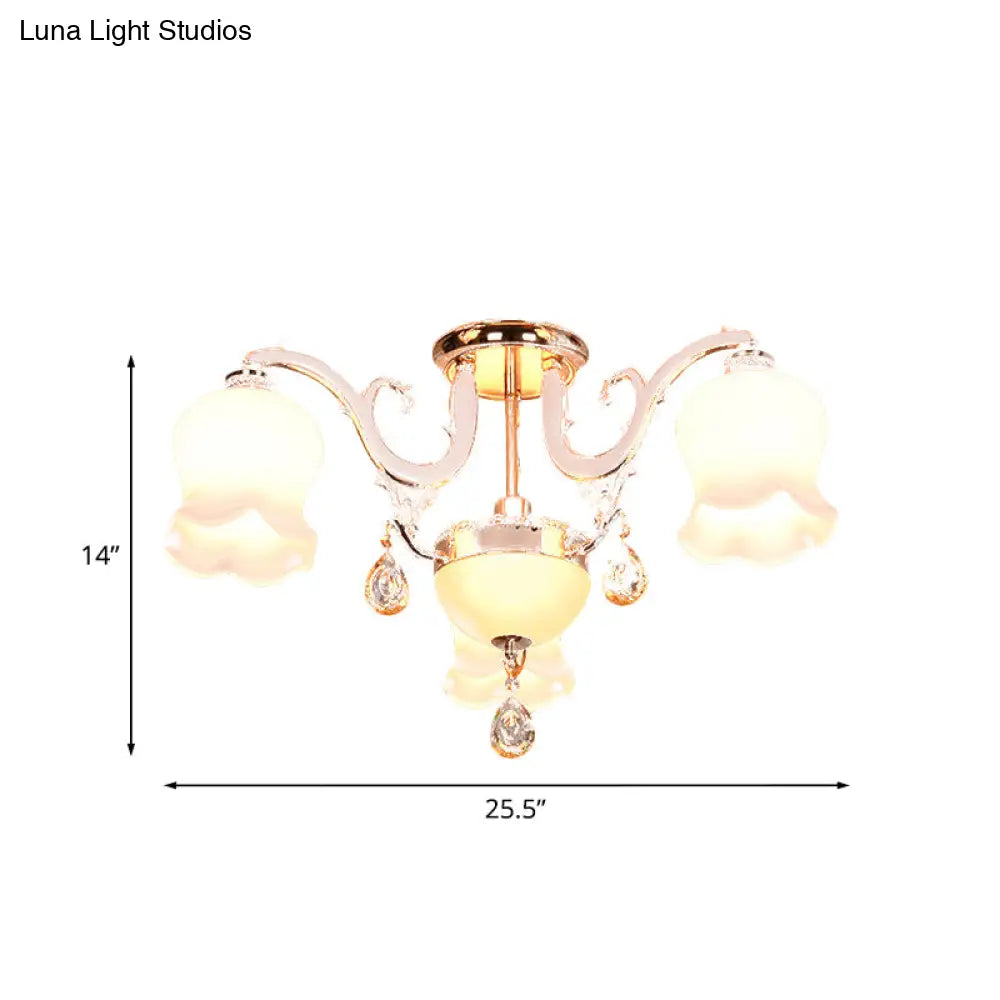 Lámpara de techo semiempotrada DecorBites™ de cristal opalino con colgante de cristal - Diseño tradicional festoneado en dorado