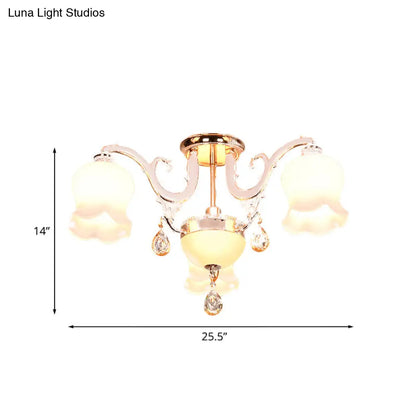 Lámpara de techo semiempotrada DecorBites™ de cristal opalino con colgante de cristal - Diseño tradicional festoneado en dorado
