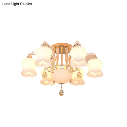 Lámpara de techo semiempotrada DecorBites™ de cristal opalino con colgante de cristal - Diseño tradicional festoneado en dorado