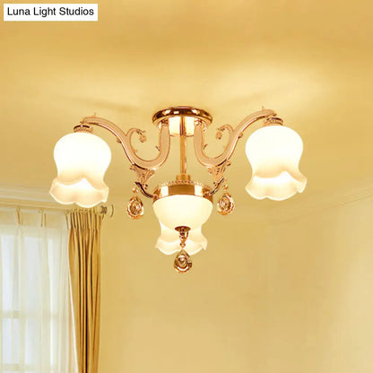 Lámpara de techo semiempotrada DecorBites™ de cristal opalino con colgante de cristal - Diseño tradicional festoneado en dorado