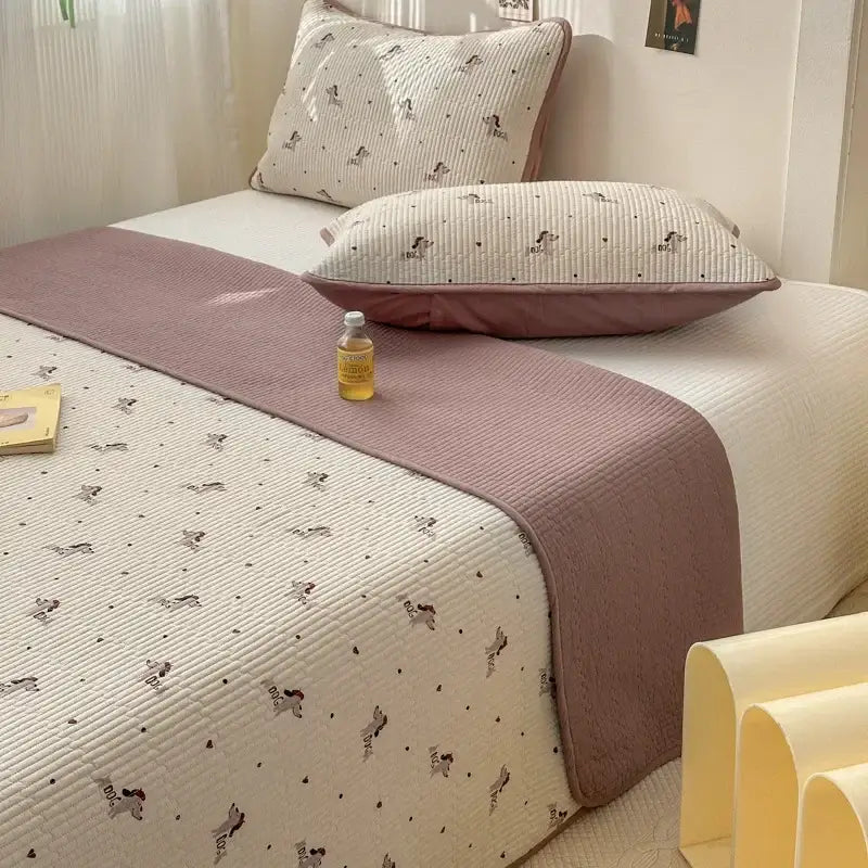A soft cream-colored pastel quilted cotton bed cover with dark horse silhouettes ideal for tatami mat use