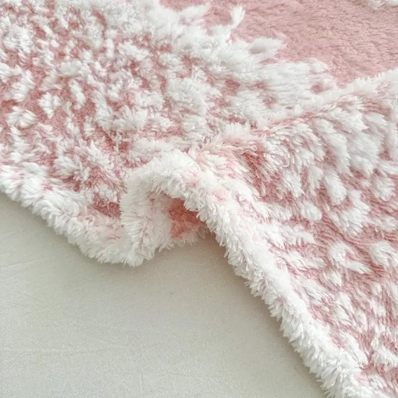 Pink and white fluffy fleece decorbites cationic jacquard blanket with soft textured pattern for bedroom decor
