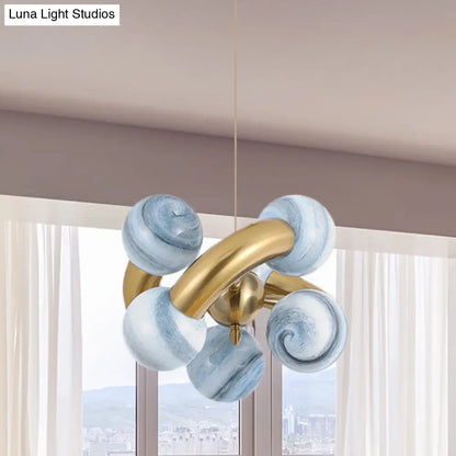 Lámpara de araña esférica de cristal azul/beige posmoderna: Lámpara colgante LED para sala de estar con diseño retorcido de 6 cabezas.