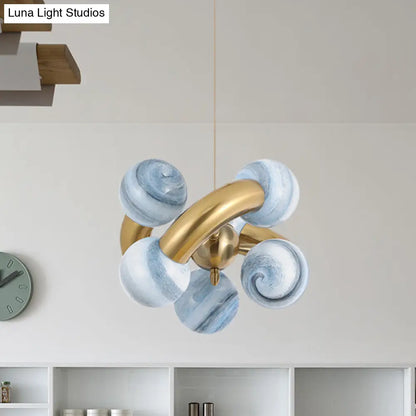Lámpara de araña esférica de cristal azul/beige posmoderna: Lámpara colgante LED para sala de estar con diseño retorcido de 6 cabezas.