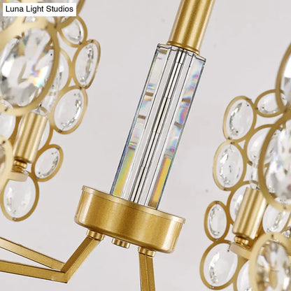 Lámpara de techo colgante tipo candelabro posmoderno de latón con suspensión de techo incrustada de cristal – 6 cabezas