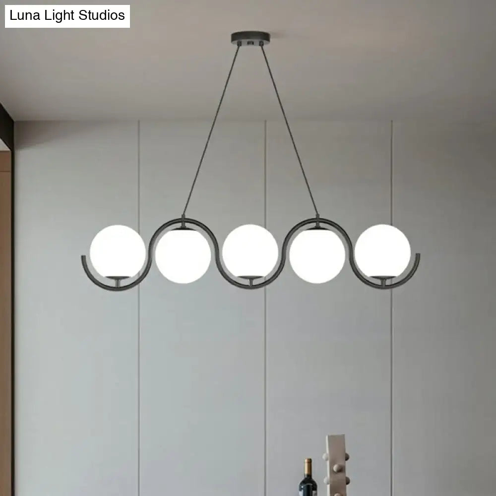 ديكوربايتس™ - وحدة إضاءة جزيرة بتصميم ما بعد الحداثة: مصباح معلق معدني متموج مع غطاء زجاجي