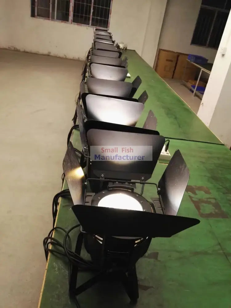 Professional black 100w cob led par light with adjustable barn doors and bright white cob led spotlight for studio stage use