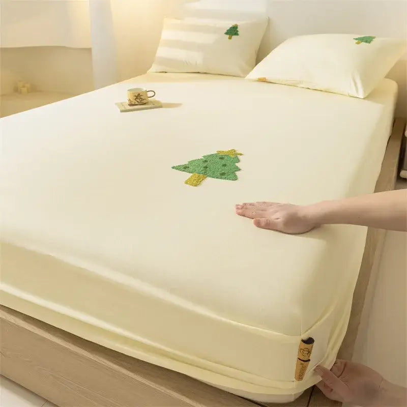 Cream-colored cotton fitted sheet with green christmas tree appliqué and elastic edges decorbites cartoon embroidered