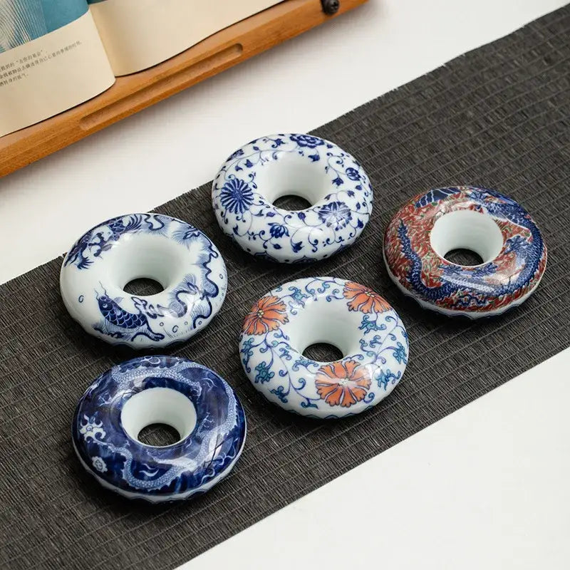 Five hand-painted porcelain blue and white ring-shaped ornaments in a retro teacup tray set dining room decor