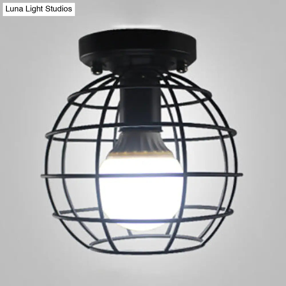 Lámpara de techo DecorBites™ de estilo retro con jaula metálica, 1 luz y diseño de montaje empotrado en blanco y negro.