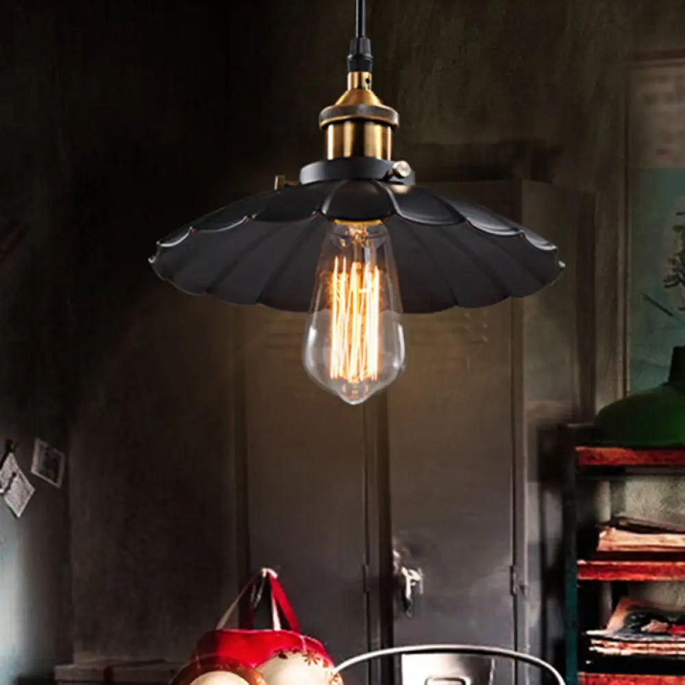 Retro Style Single-Bulb Pendant Ceiling Light in Black Metallic Suspension - Scalloped Cone Design for Restaurants