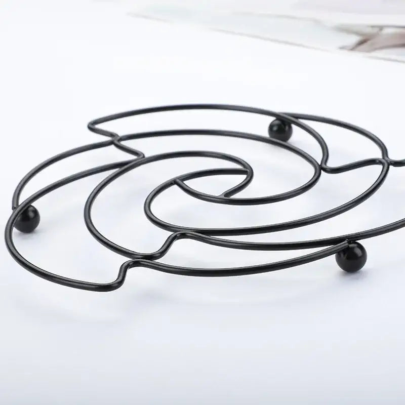 Black metal wire iron pan pot mat with spiral design and spherical feet for decorbites iron pan use