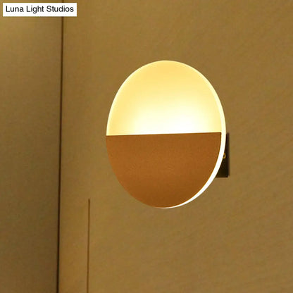 DecorBites™ DecorBites™ Round Acrylic LED Wall Sconce - Simplicity at its Finest (White/Black)
