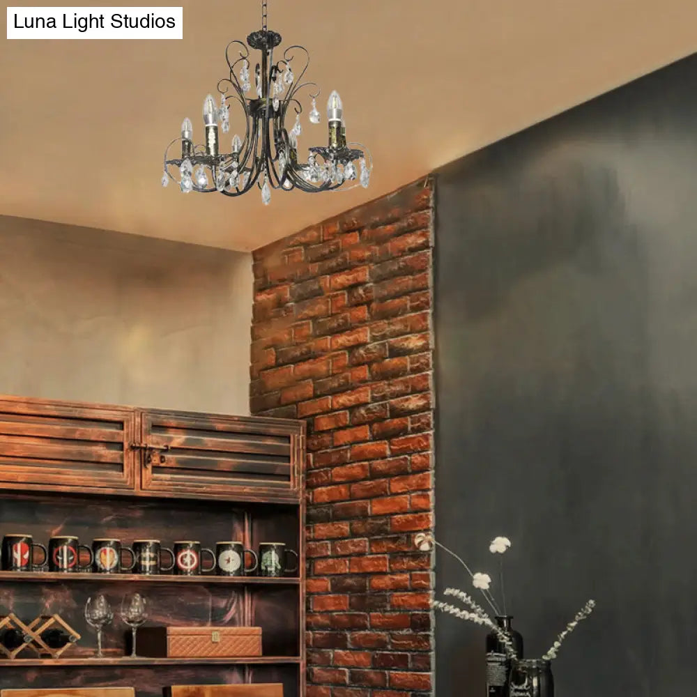 Lámpara de araña rústica: Lámpara colgante de hierro forjado de 6 luces con detalles de cristal - Acabado en latón