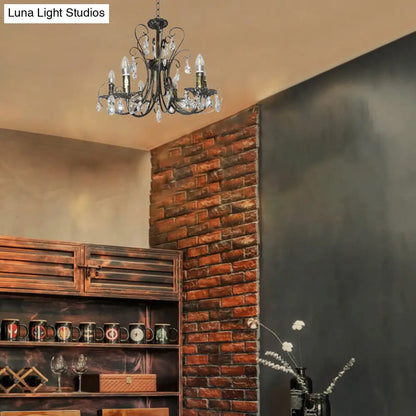 Lámpara de araña rústica: Lámpara colgante de hierro forjado de 6 luces con detalles de cristal - Acabado en latón