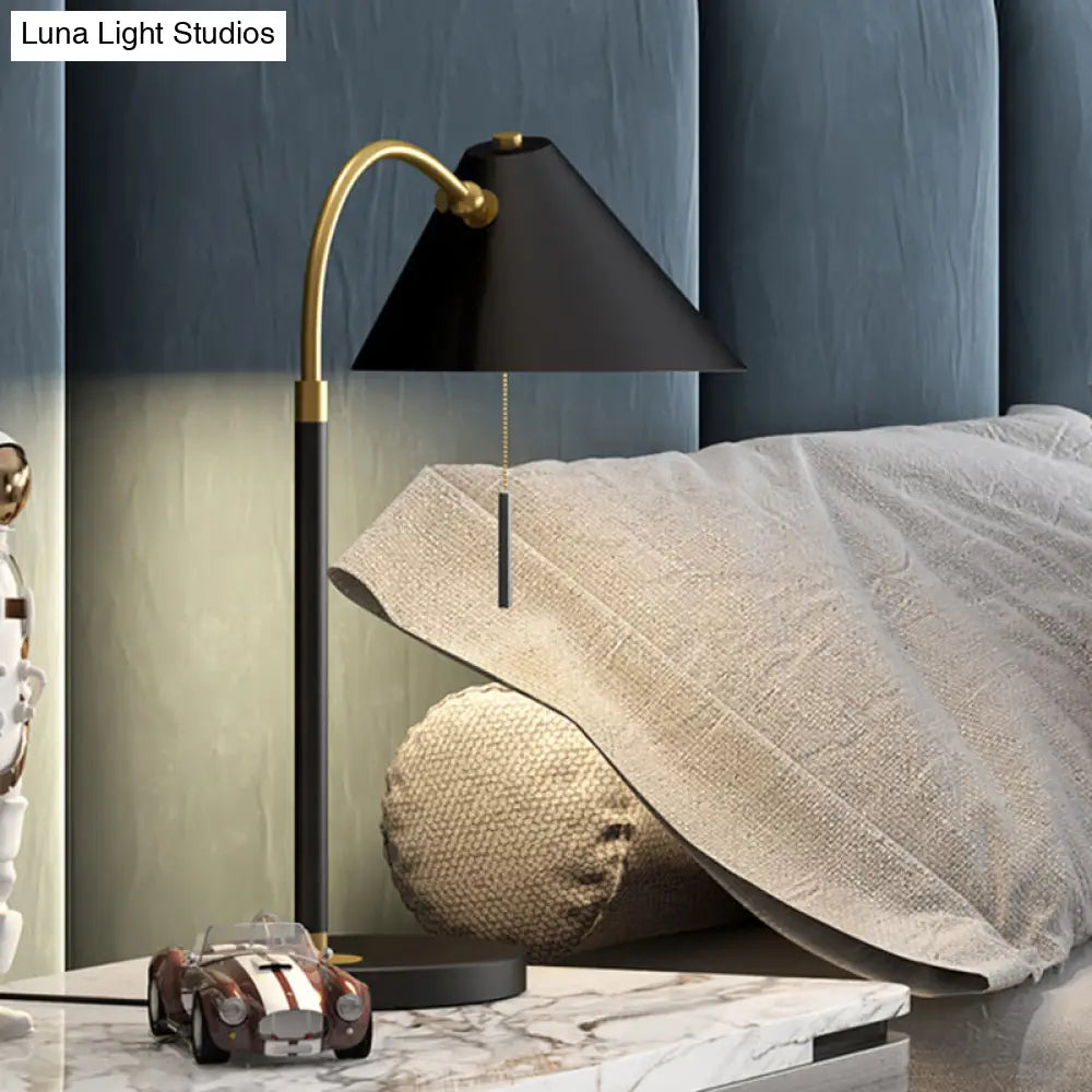 Sarah - Black/White Conic Pull Chain Nightstand Lamp