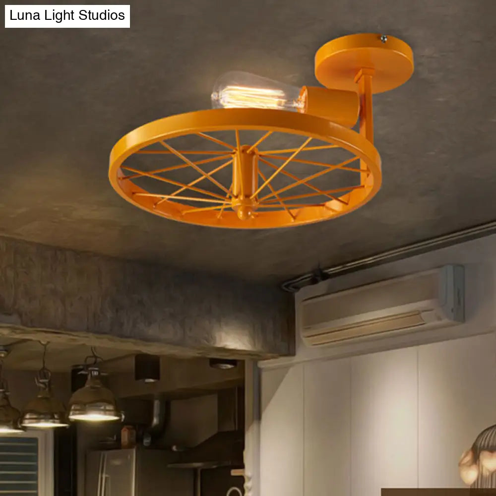 ديكوربايتس™ مصباح سقف شبه مسطح من ديكوربايتس™ مع لمبة مكشوفة، تصميم عجلة صناعي باللون الأبيض/الأحمر المعدني