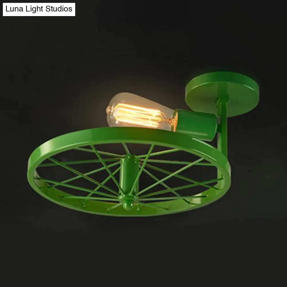 ديكوربايتس™ مصباح سقف شبه مسطح من ديكوربايتس™ مع لمبة مكشوفة، تصميم عجلة صناعي باللون الأبيض/الأحمر المعدني